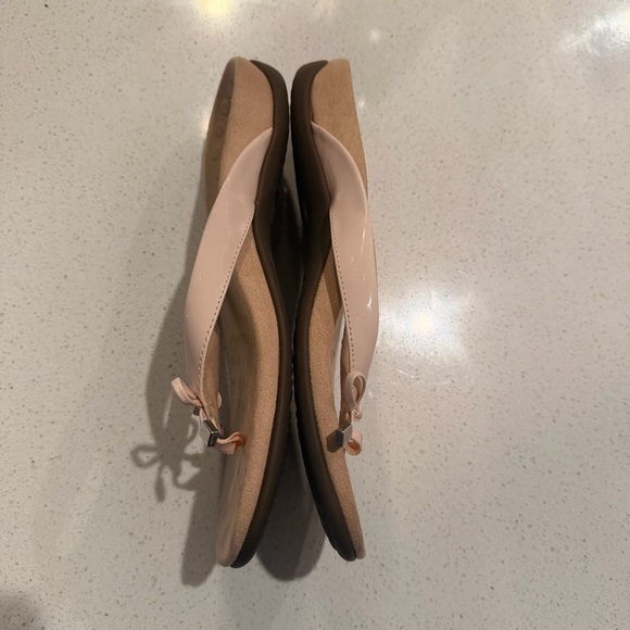 Vionic Bella II Blush Patent Bow Flip Flop Sandal Arch Support Orthotic Sz 11 - Picture 3 of 6